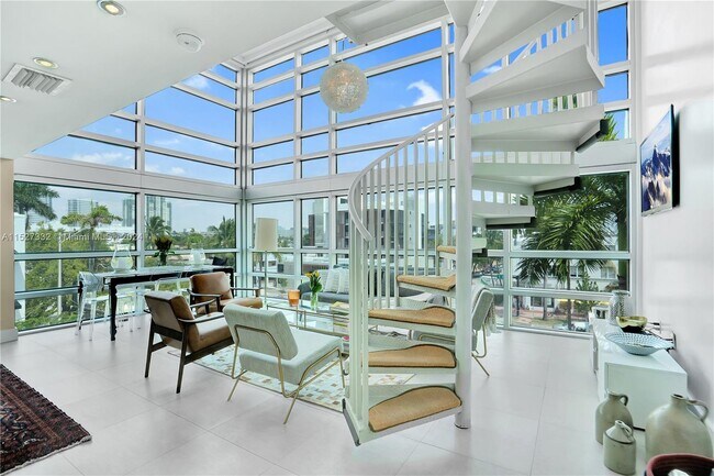 Floor to Ceiling Windows - 421 Meridian Ave Unidad 21