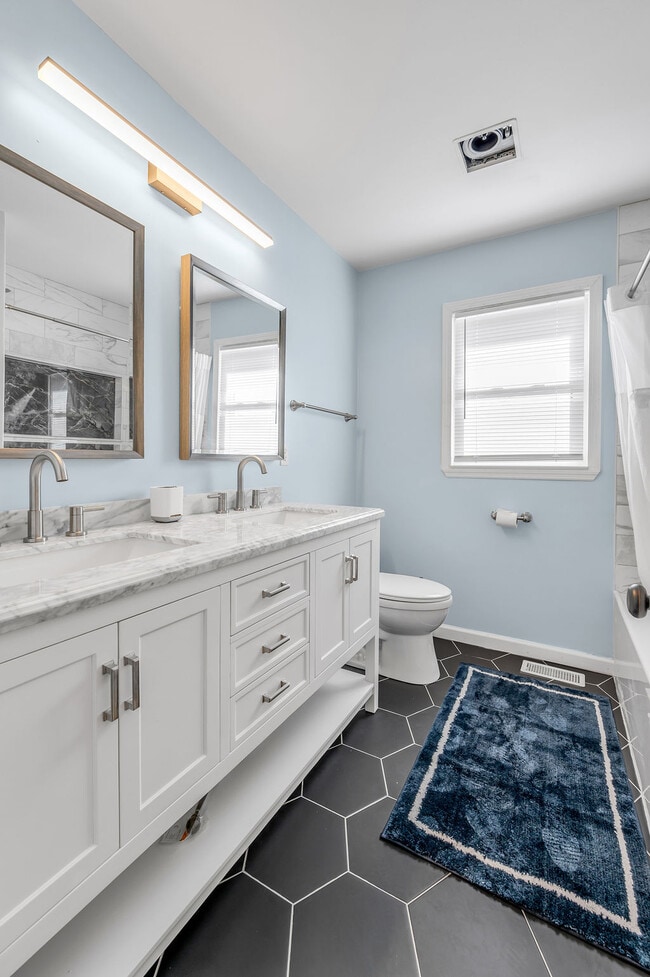 Photo - 2928 Argyle Dr
