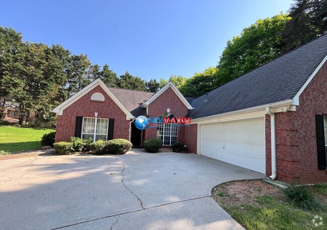 Building Photo - Lovely ranch in SOUTH FORSYTH cluster in C... Rental