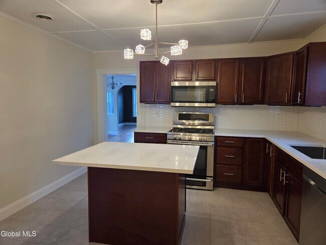 Photo - 669 Pawling Ave Unidad #3