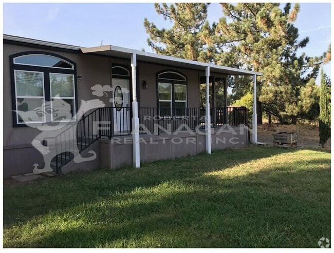 Building Photo - 3 Bed 2 Bath Rental