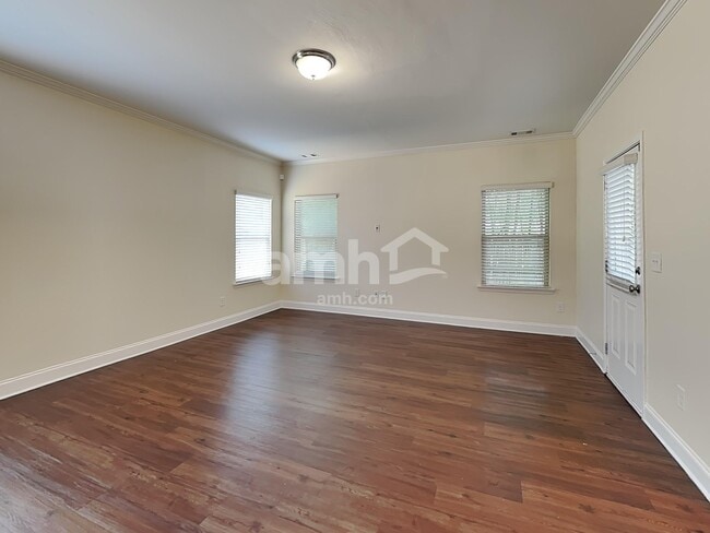 Photo - 2474 Beal St