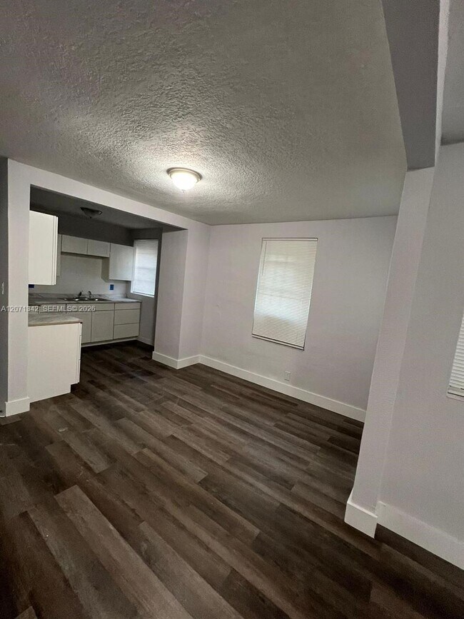 Photo - 5703 Ave B