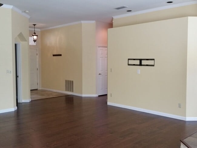 Photo - Charming 3-Bedroom Home in Folsom – Availa...