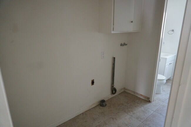 Laundry - 2409 Harriman Ln Unit B