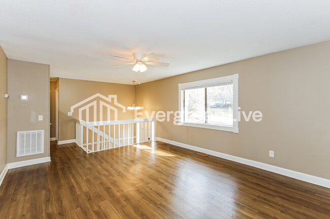 Photo - 209 Point S Ln