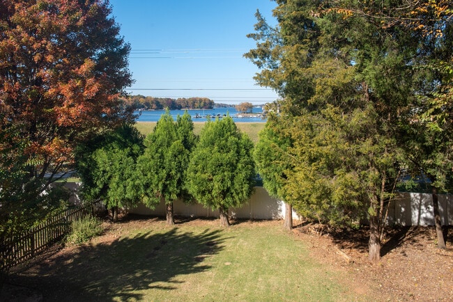 Photo - 16015 Kelly Park Cir