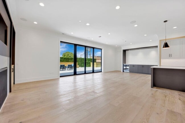 Photo - 4920 N Lincoln Ave Unit 3w