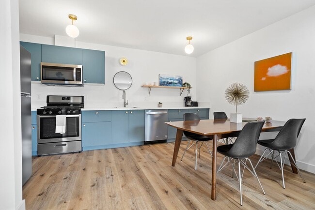 Photo - Individual Bungalows: All 1 bedroom/ 1 bath units all with LARGE PRIVATE YARDS. Unit 117