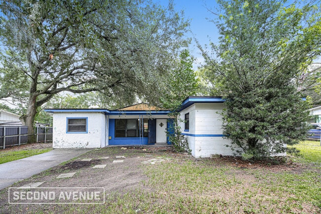Building Photo - 2327 Looking Glass Ln