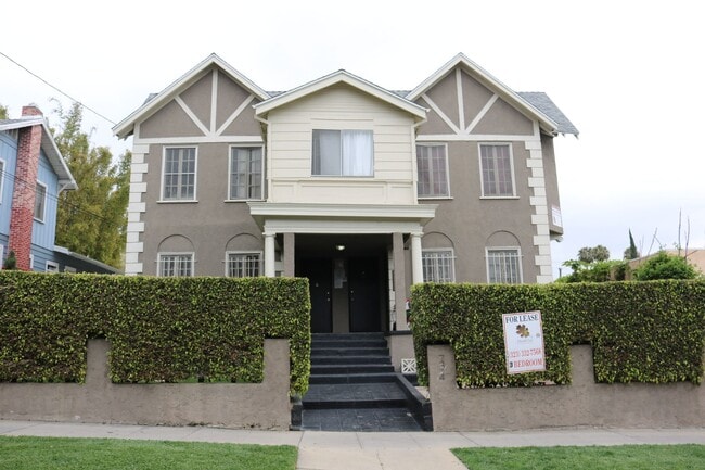734 Hyperion Ave