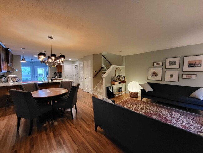Photo - 923 Blodgett St SE Townhome