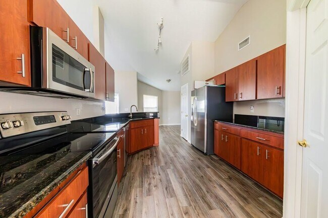 Photo - 541 Drayton Rd