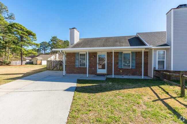 Building Photo - Cute Duplex in the Hunter's Creek Subdivis... Rental