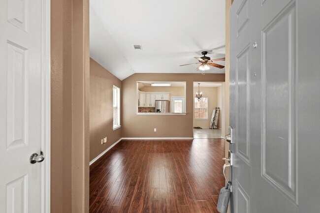 Photo - 2813 Waterside Trail