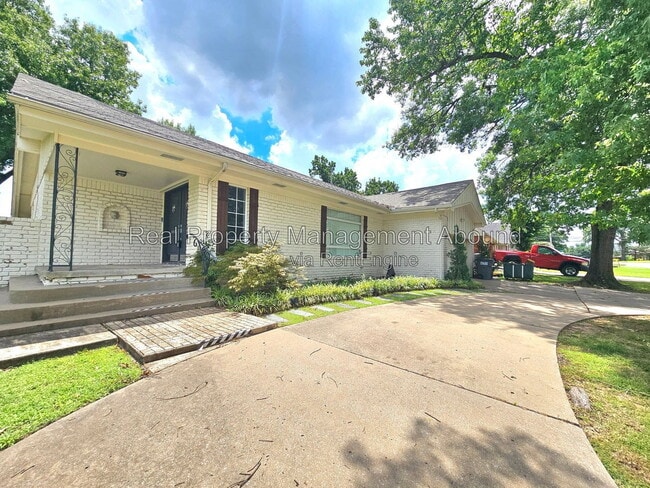 Photo - 5019 S Joplin Ave