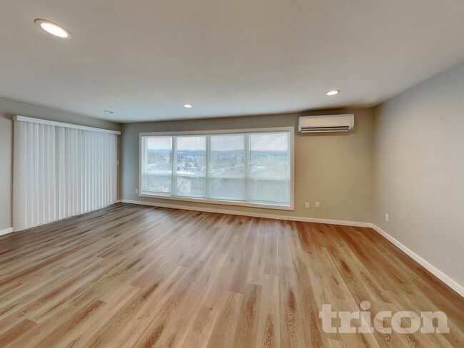 Photo - 8918 Erie Ave NW