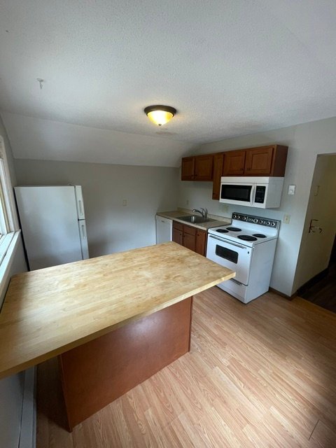 Building Photo - 1110 College St Unit 4
