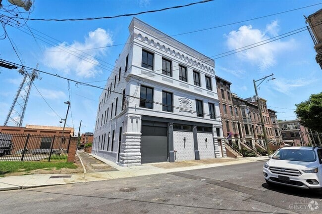 Building Photo - 222 W 15th St Rental