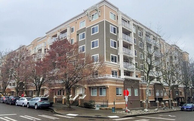 Building Photo - 1545 NW 57th St Unit 416