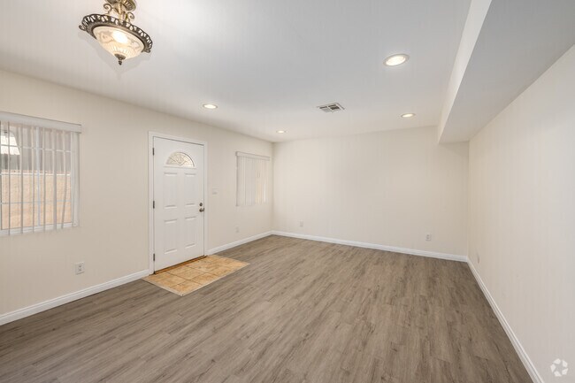 1BR, 1BA - 800SF - Living Room