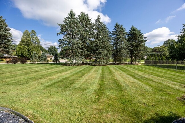 Photo - 2373 Canterbury Ln