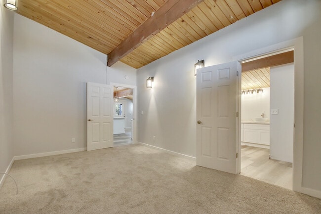 Master Bed - 17136 WA-410 Unit D