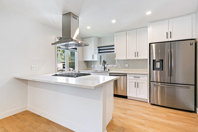 10418 Regent St