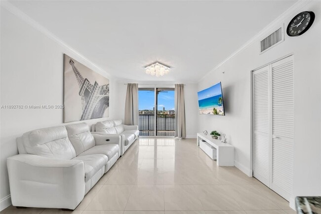 Photo - 17150 N Bay Rd Unidad 2705