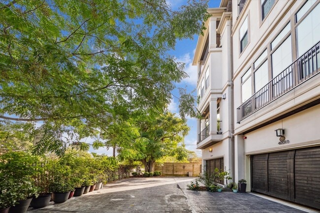 Photo - 4001 Lanark Ln