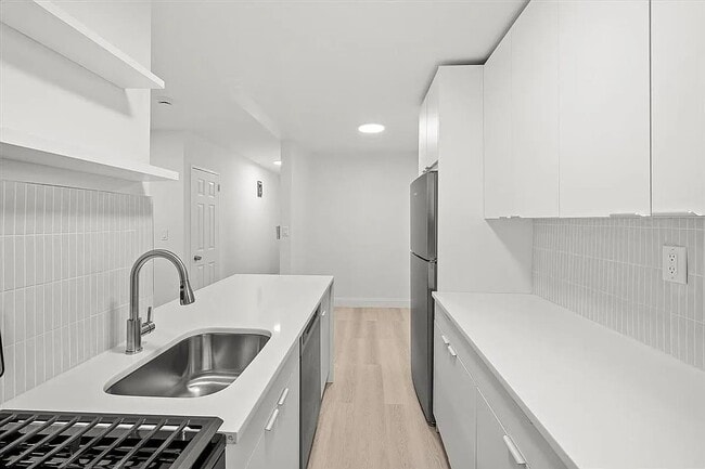 Building Photo - 3260 Netherland Ave