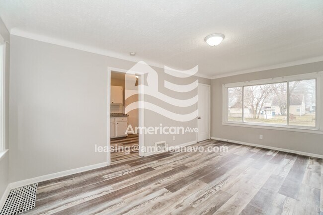 Photo - 810 Broer Ave