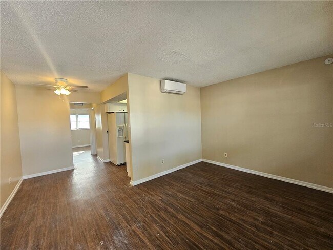 Photo - 201 Northwest Jefferson Cir N Unidad 2