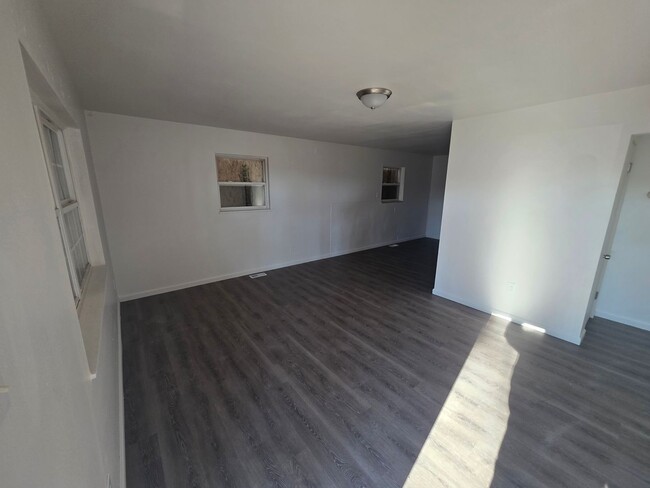 Building Photo - LIMITED TIME**NO APPLICATION FEE**1/2 OFF DEPOSIT**