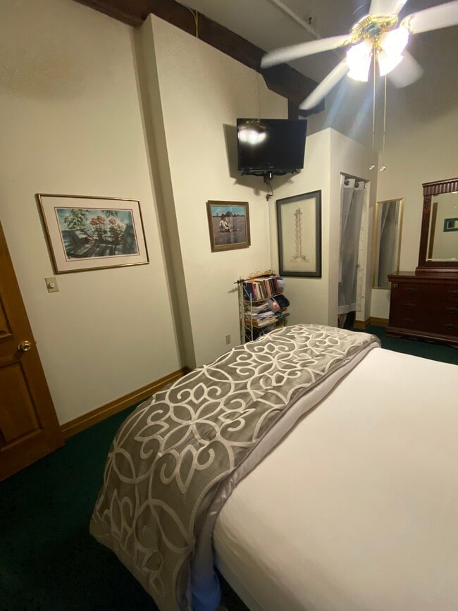 Photo - 1401 Greenup Ave Unit 2