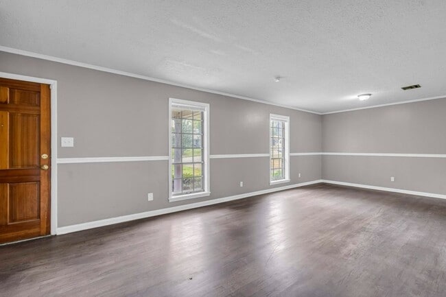 Photo - 1007 Eisenhower Dr