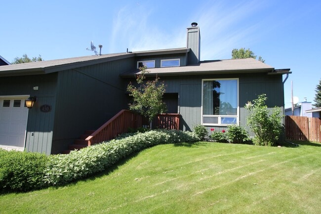 Photo - Lovely 3 Bedroom Home in Bayshore!