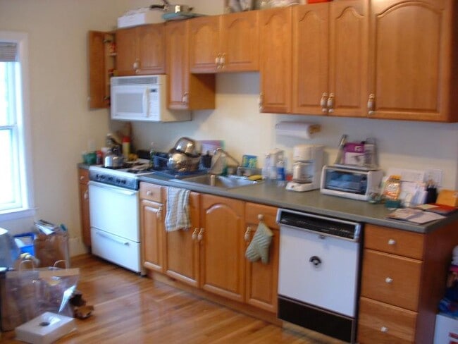 Building Photo - 3 Foster St Unit 2L