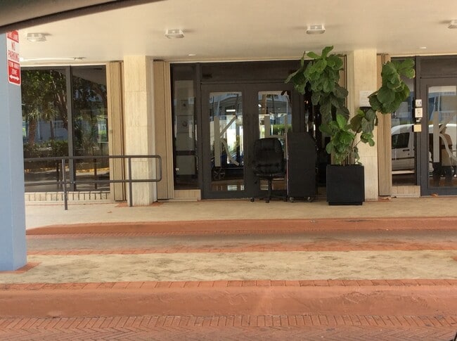 Building Photo - 1865 79th Street Cswy Unit 3K