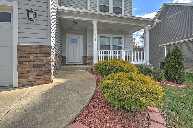 Photo - 4 Bedroom / 2.5 Bath Home  Kingsport, TN