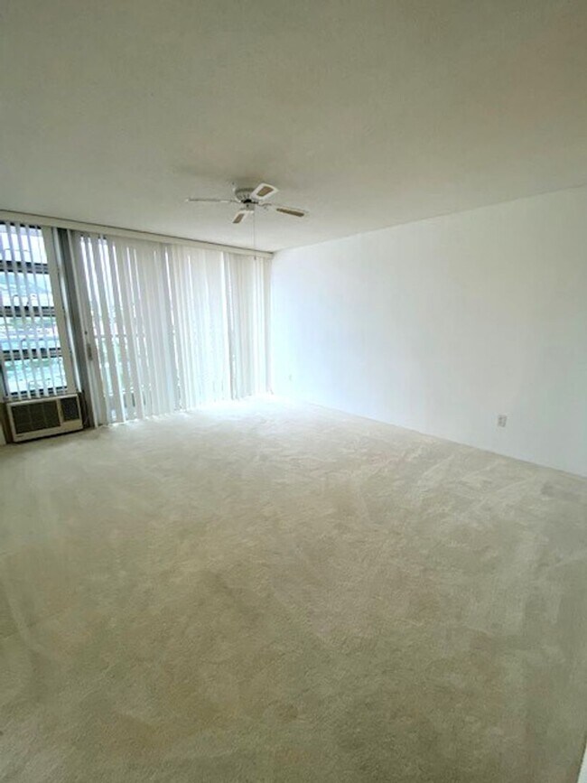 Building Photo - 1448 Young St Unit 1106 Rental
