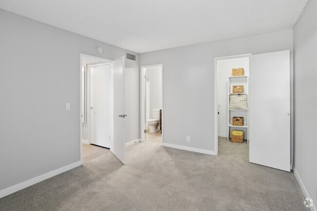 2BR, 2BA - 962SF - Primary Bedroom - Breve Park