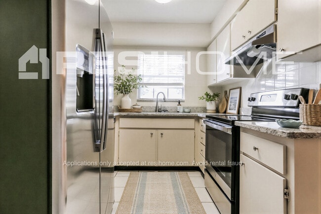 Photo - 1020 Hope St