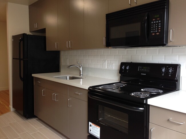 Building Photo - 2398 Parker St Unit 7