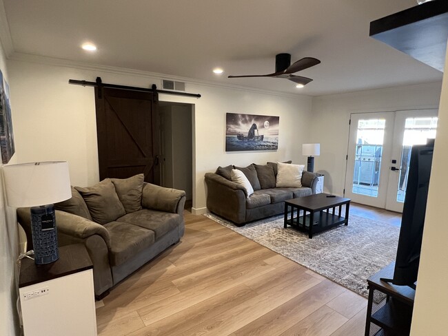Building Photo - 4120 N 78th St Unit Renovated Old Town Condo