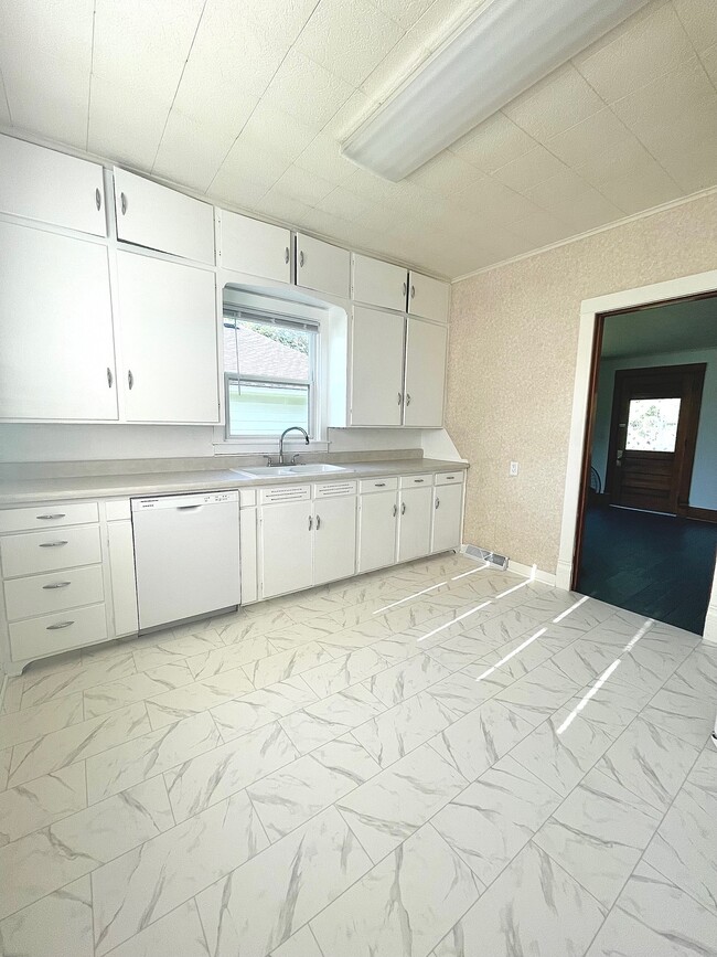 Building Photo - 1016 Duplex Unit 1 Rental