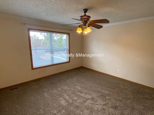 Photo - 2088 Oakcrest Cir