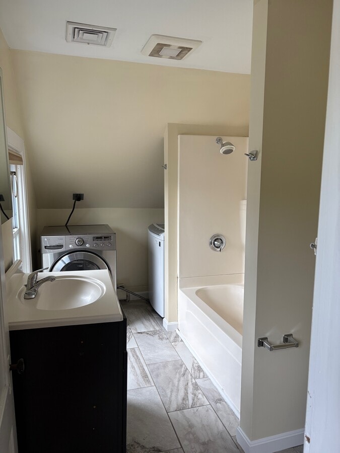 Photo - 1179 Main St Unit 3