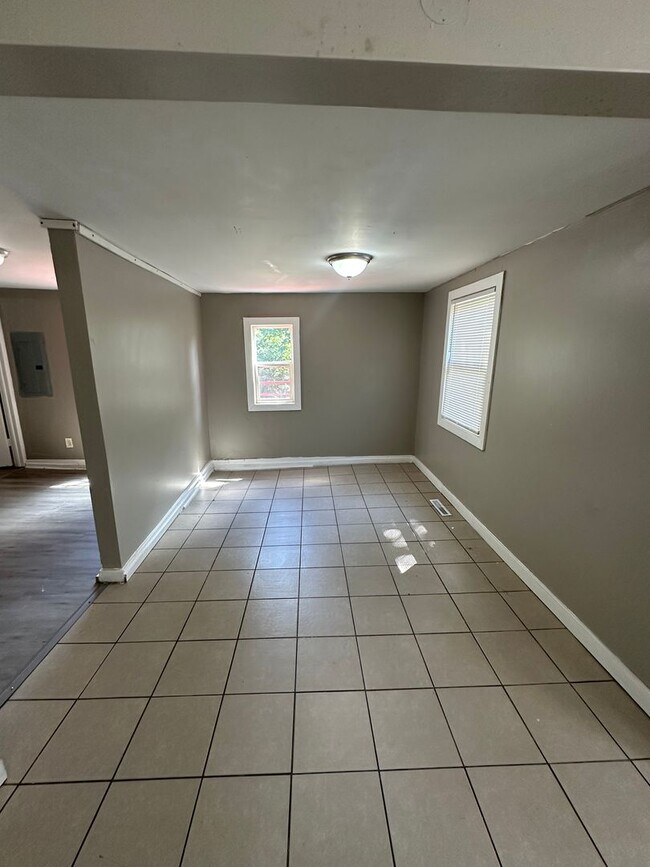 Photo - 3bedrooms 1 full bathroom.