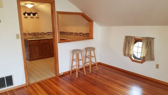 Building Photo - 6 Briggs St Unit 2 Rental